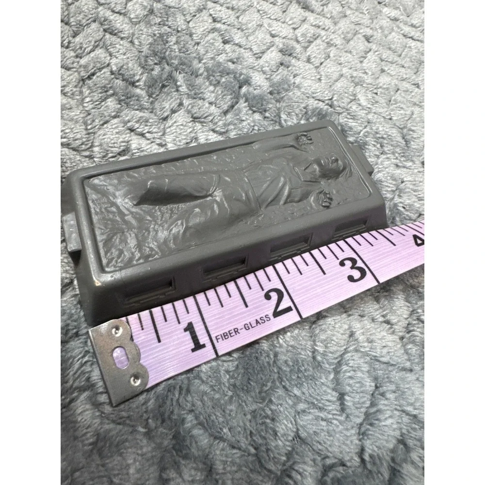 Star Wars Han Solo in Carbonite Action Figure Accessory Grey Slab 3.5 Inch - Picture 2 of 4